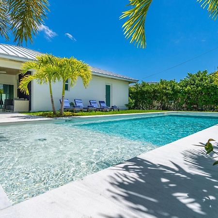 شقة Luxury House 4 Beds Heated Pool W Jaccuzzi North Bay Village المظهر الخارجي الصورة