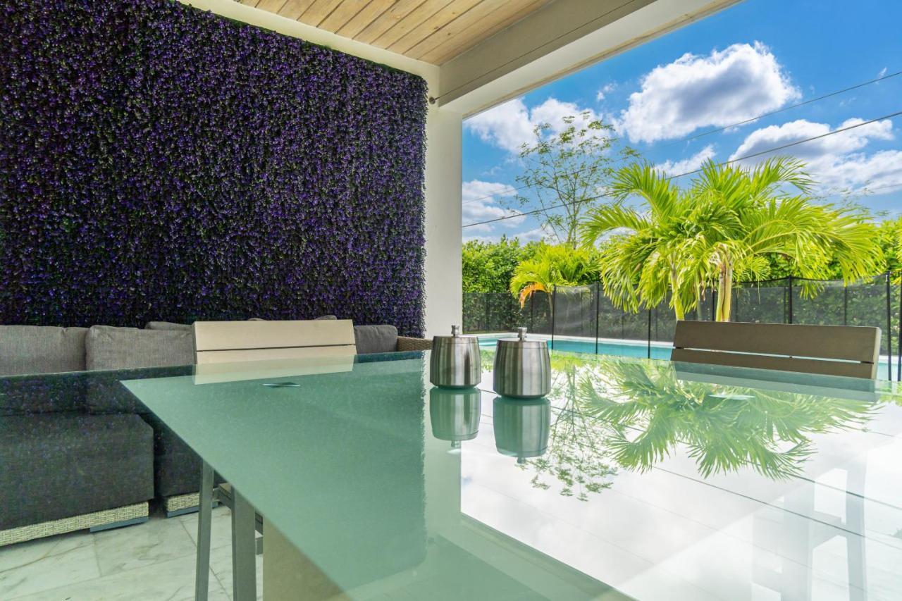 شقة Luxury House 4 Beds Heated Pool W Jaccuzzi North Bay Village المظهر الخارجي الصورة