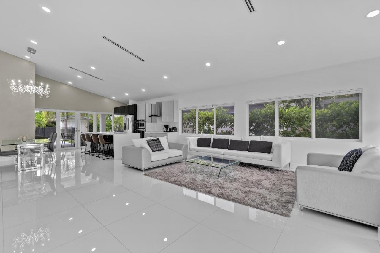 شقة Luxury House 4 Beds Heated Pool W Jaccuzzi North Bay Village المظهر الخارجي الصورة