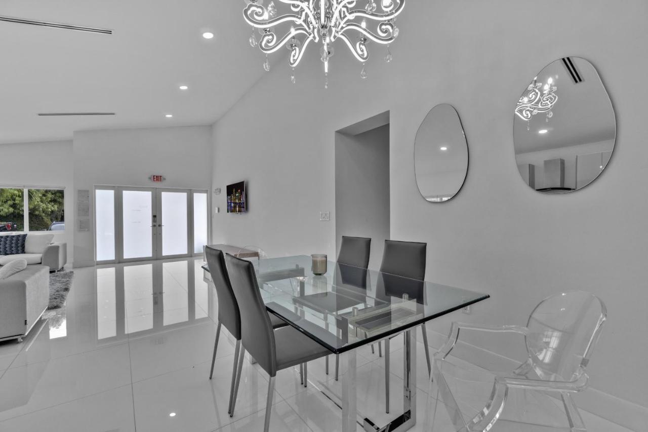 شقة Luxury House 4 Beds Heated Pool W Jaccuzzi North Bay Village المظهر الخارجي الصورة