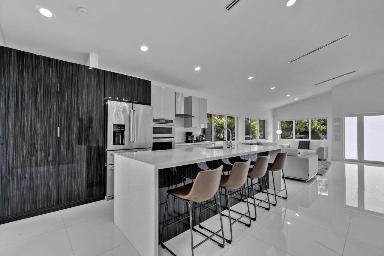 شقة Luxury House 4 Beds Heated Pool W Jaccuzzi North Bay Village المظهر الخارجي الصورة